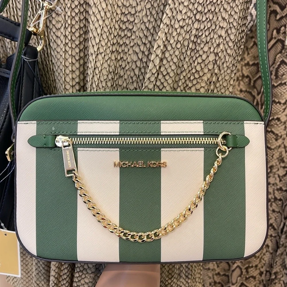 MICHAEL KORS
Jet Set Large EW Zip Chain XBody Saffiano Leather Crossbody Bag
NWT - Picture 16 of 16